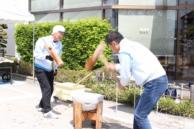 煎餅工房さがえ屋　もちつき