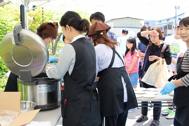 沢山の方にご試食頂きました