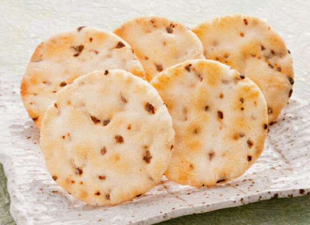 だだちゃ豆せんべいサラダ